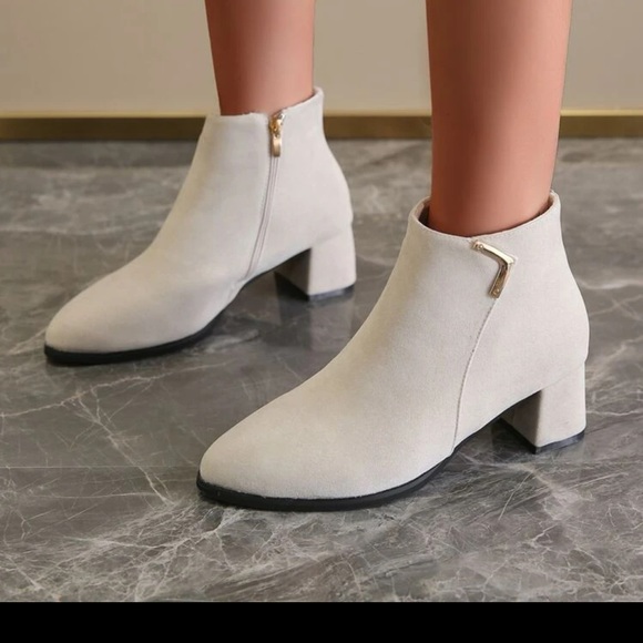 Shoes - Women Fashion Boots Light Grey Faux Suede Minimalist Side Zip Classic Boots